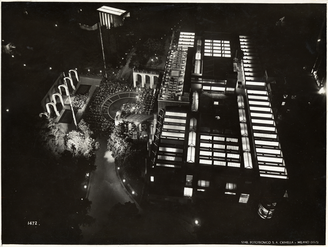 Veduta notturna del Palazzo dell'Arte ripreso dalla Torre Littoria